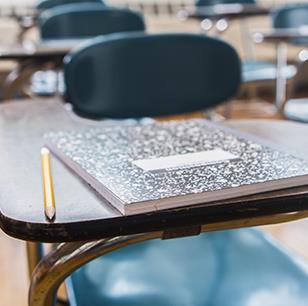 Tom skolepult - Klikk for stort bilde