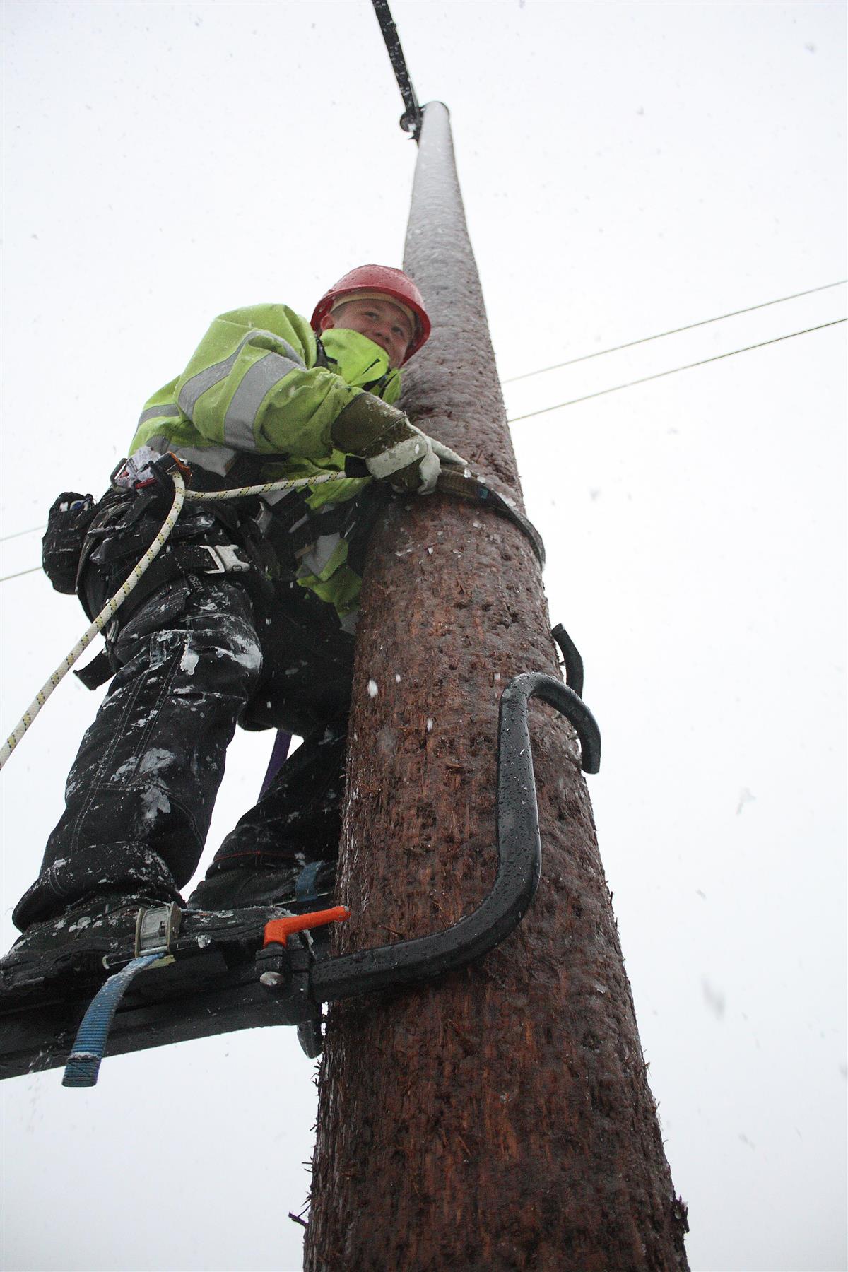 1. LukasvWright prøver stolpesko - Klikk for stort bilde